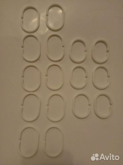 Полка пластик новая, кольца для карниза, швабра