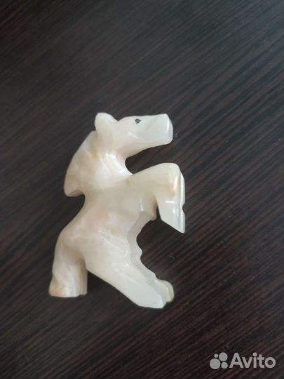 Фигурка лошадки из оникса
