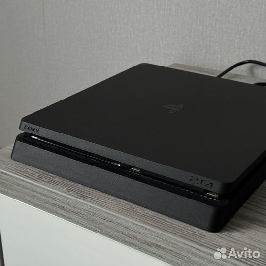 Игровая приставка ps4 slim 500
