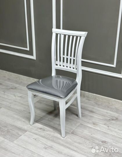 Стол и стулья