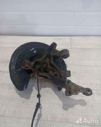 Кулак задний правый VW Volkswagen Jetta 6