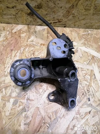 Кронштейн опоры двигателя Audi A4 B7