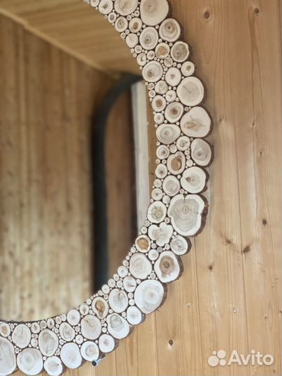 Круглое зеркало с можжевельником