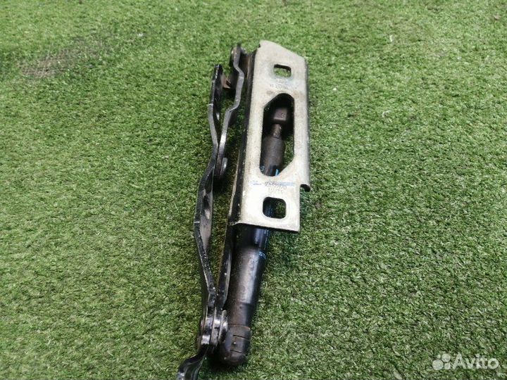Петля крышки багажника левая Opel Vectra C