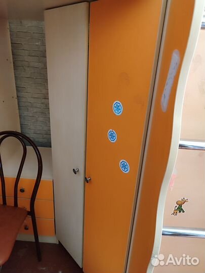 Уголок школьника с кроватью, б/у