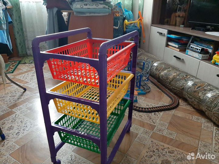 Этажерка на колесиках новая