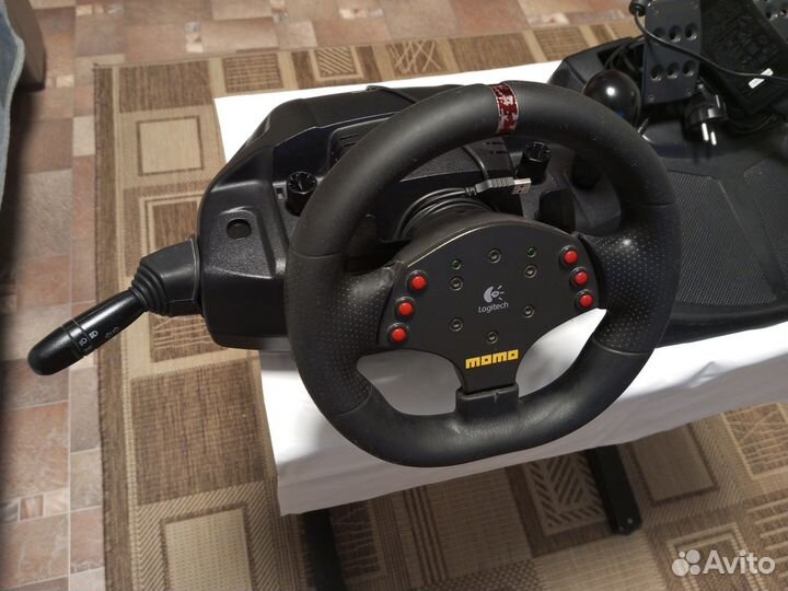 Игровой руль logitech momo racing 270 градусов