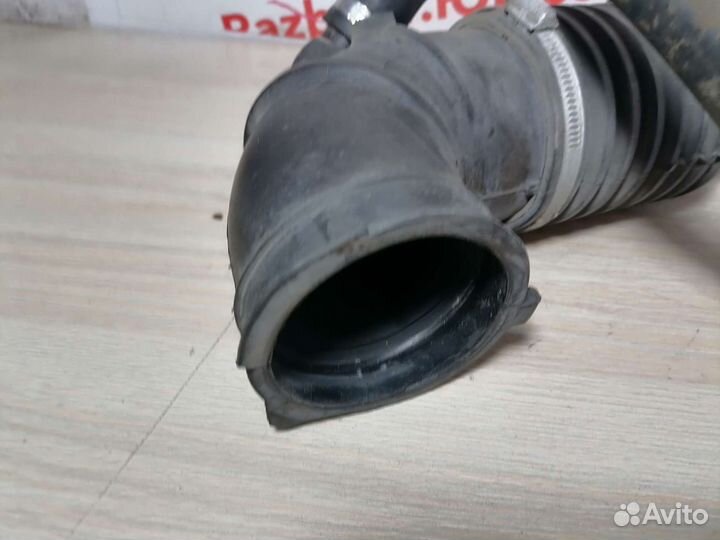 Патрубок возможного фильтра Volvo S40 01-04