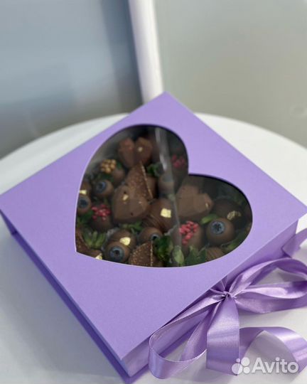 Клубника в шоколаде шкатулка сердце