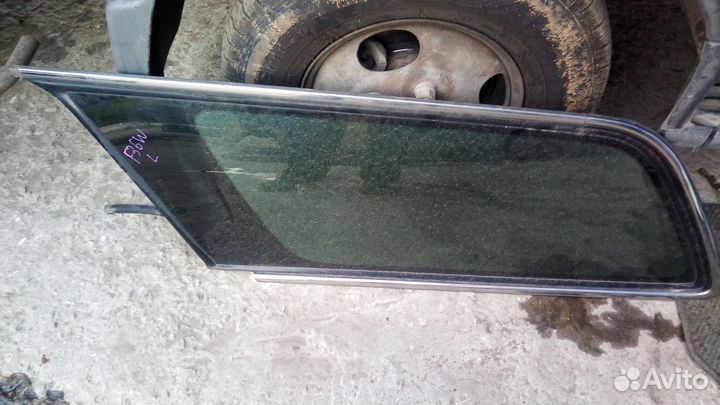 Задняя левое стекло собачника диамант,сигма