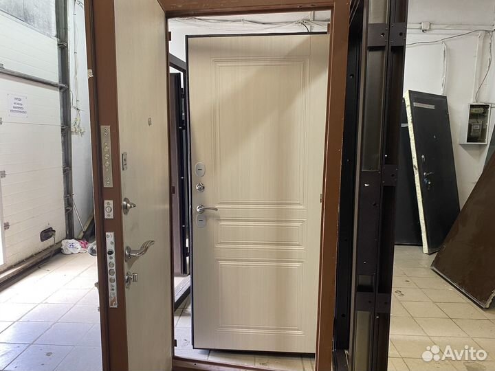 Дверь входная металлическая бу