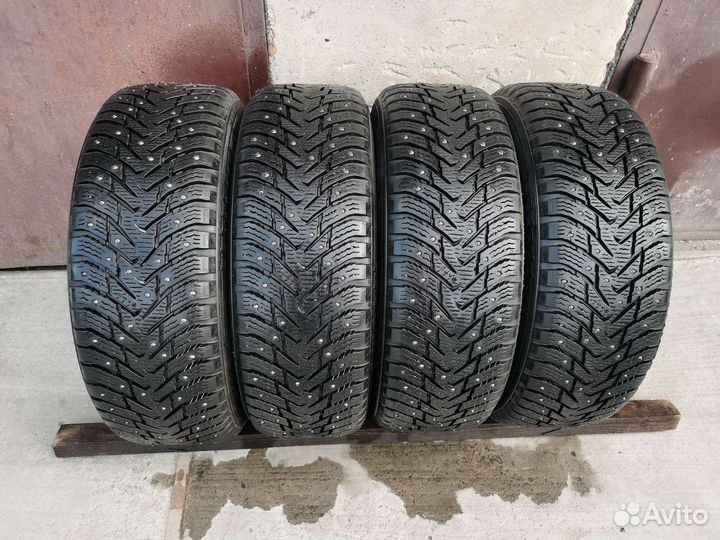 Nokian Tyres Hakkapeliitta 8 SUV 215/65 R16 102T