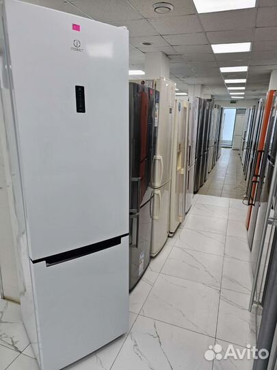 Двухкамерный холодильник Индезит. Как Новый