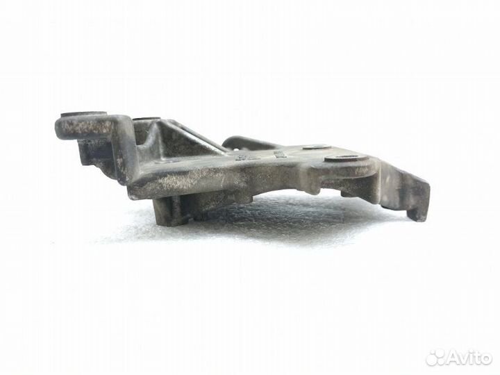 Кронштейн компрессора кондиционера Mitsubishi