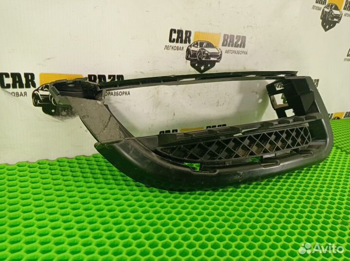 Решетка в бампер правая R BMW 1