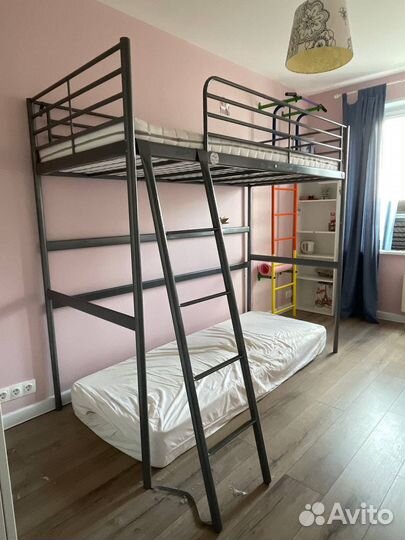 Металлическая кровать