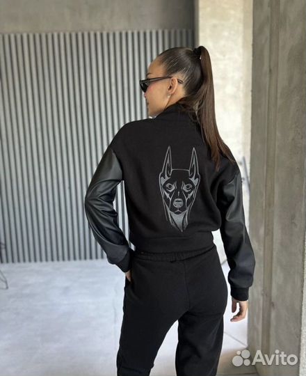 Костюм с доберманом