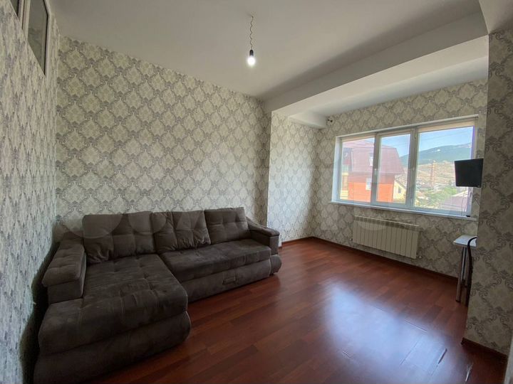 2-к. квартира, 52 м², 2/8 эт.