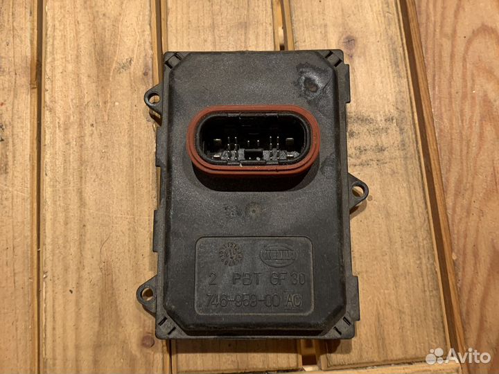 Блок адаптивного освещения VW Touareg 2