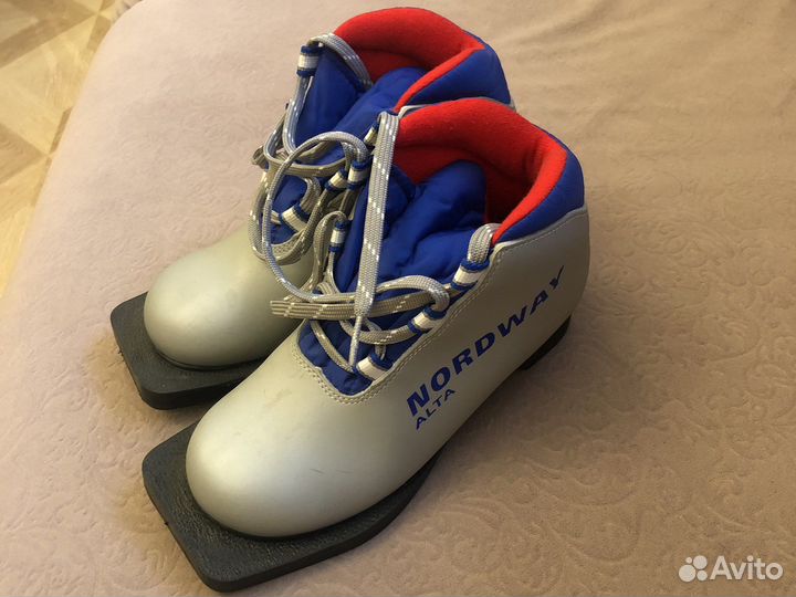 Лыжные ботинки