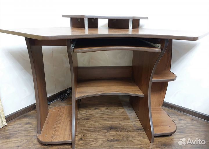 Продам компьютерный стол бу