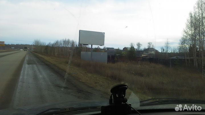 Рекламный щит на въезде в город