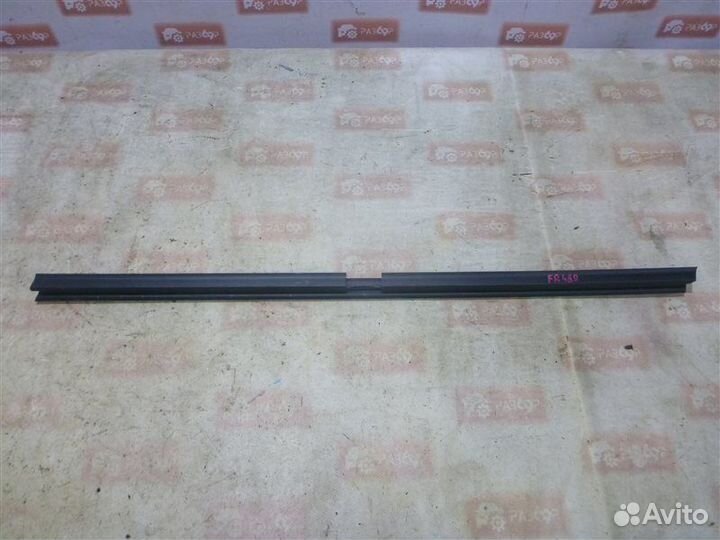 Уплотнитель стекла двери бархотка передний правый