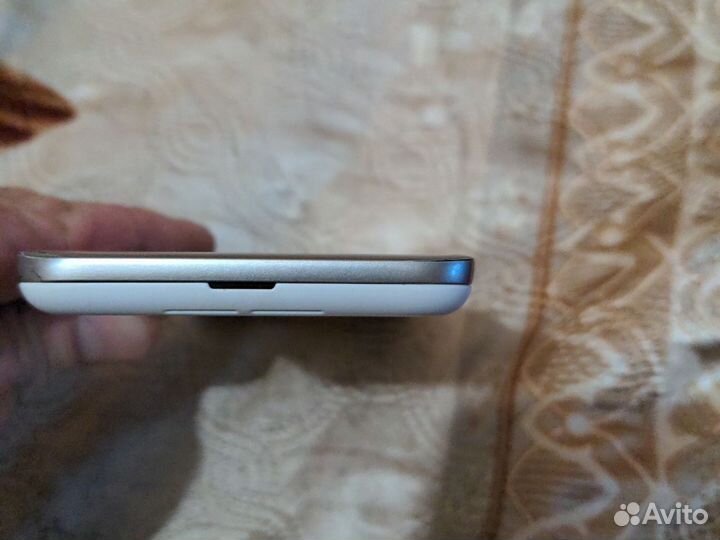 BlackBerry Z30, 2/16 ГБ