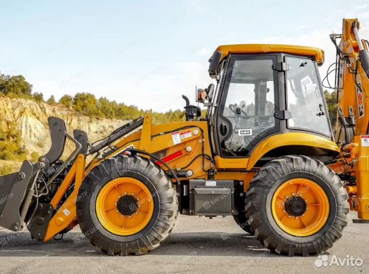 Аренда экскаватора погрузчика. Трактор