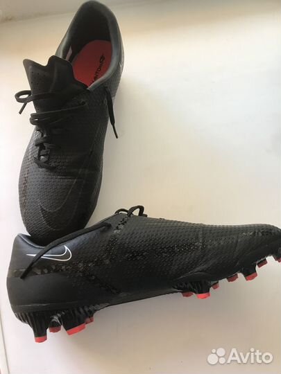 Футбольные бутсы Nike