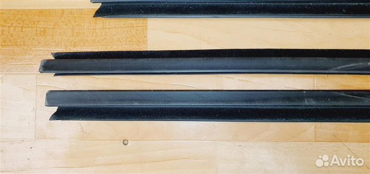 Уплотнитель стекла двери, внутренний BMW E90