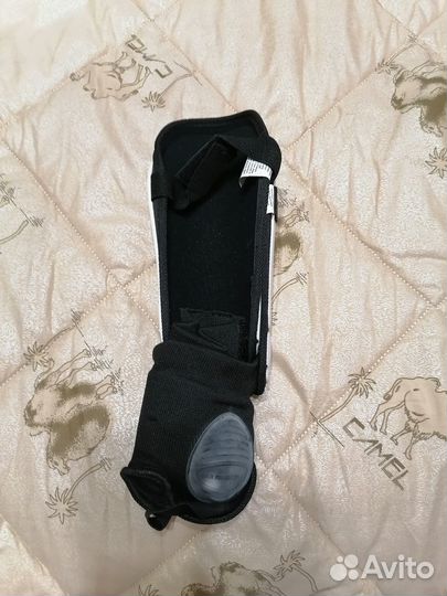 Щитки футбольные