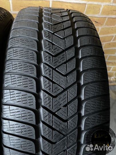 Pirelli Scorpion Winter RFT 235/55 R19 101H