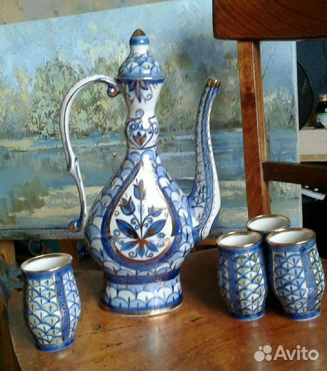 Кувшин и стаканы