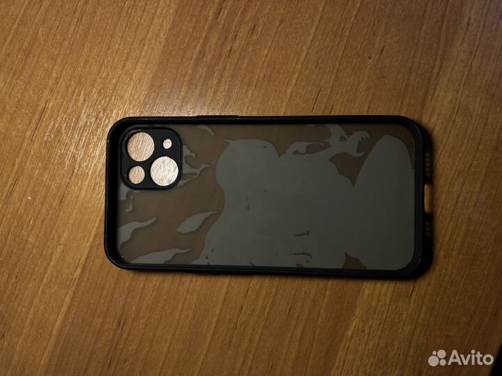 Чехол на iPhone 13