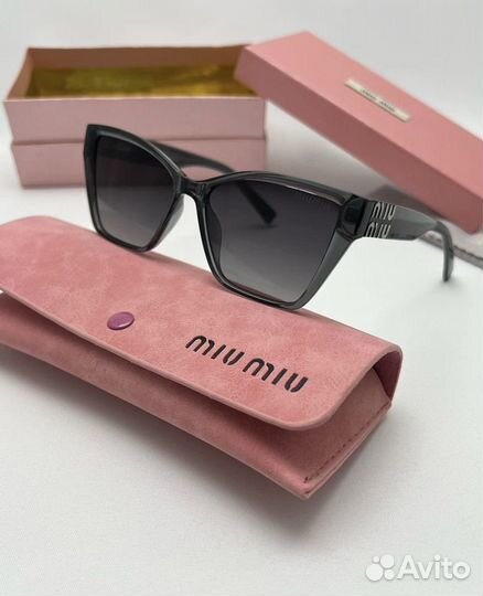 Солнцезащитные очки miu miu