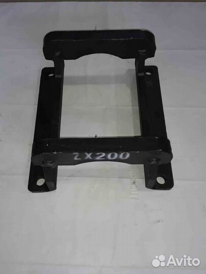 Защита опорного катка 8052020 Hitachi ZX200