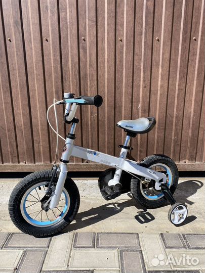 Детский велосипед Royal baby button