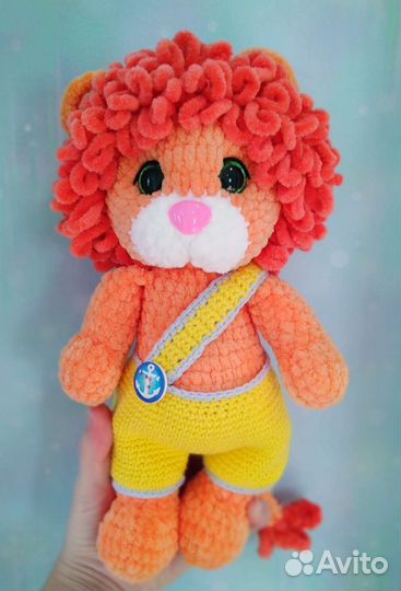 Вязаный львенок
