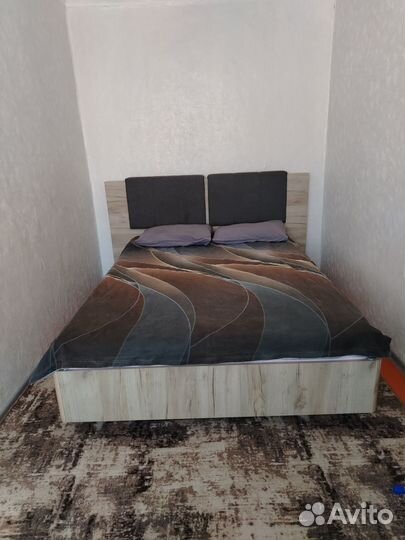 Кровать двухспальная с матрасом бу