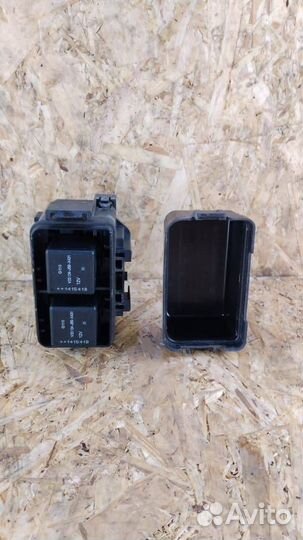 Блок реле и предохранителей передний Mazda 6 GJ