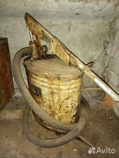 Маслёнка рычажная для гусеничной техники