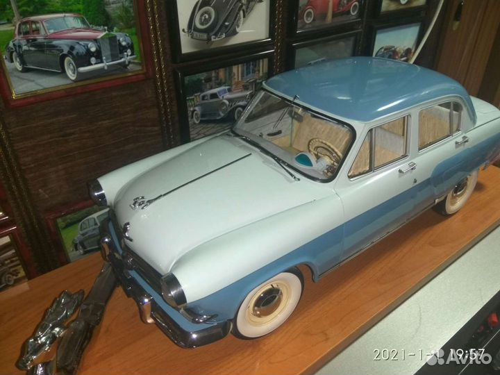 Модель автомобиля Волга газ 21 1:8 (обмен)