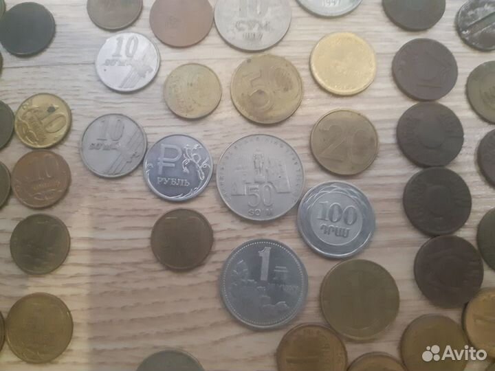 Монеты банкноты