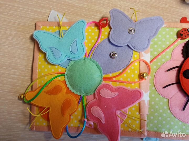 Развивающая книга из фетра и ткани