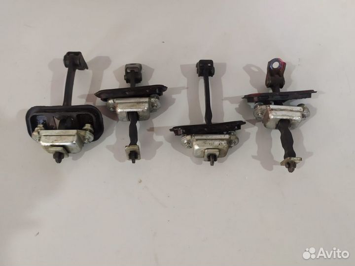 Ограничители дверей Nissan Qashqai 2008