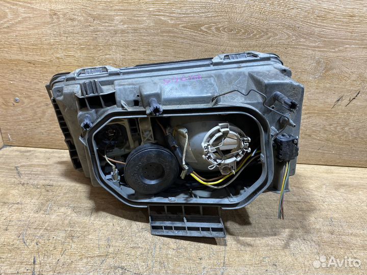 Фара передняя правая Mercedes W124 дорест 141765