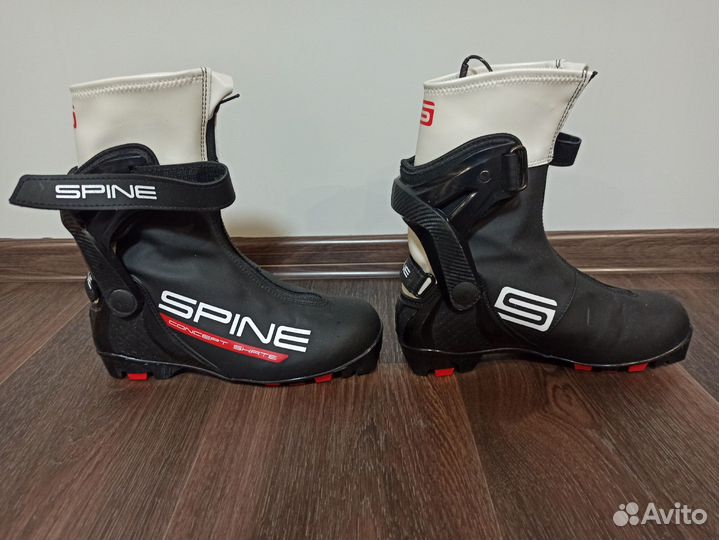 Продам лыжные ботинки