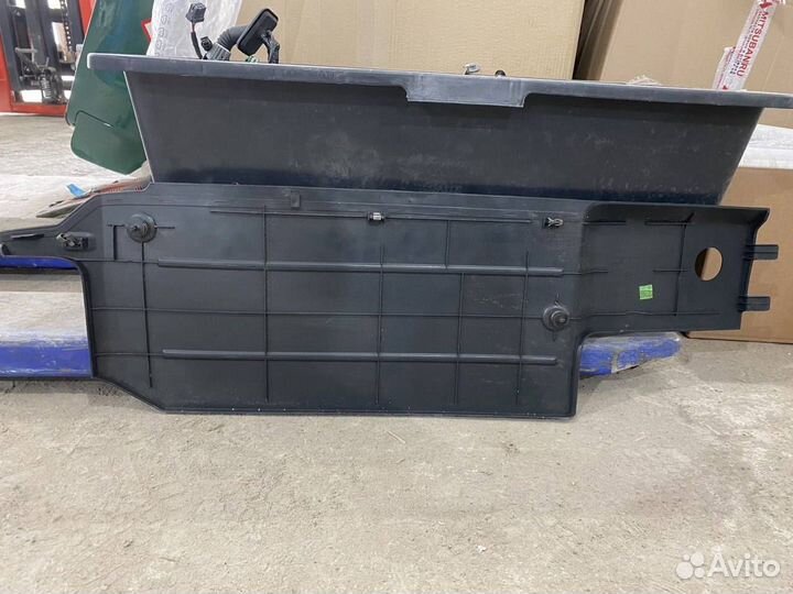 Крышка фары Volvo FH5 84203591