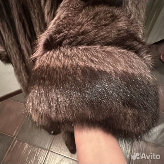 Шуба из енота длинная